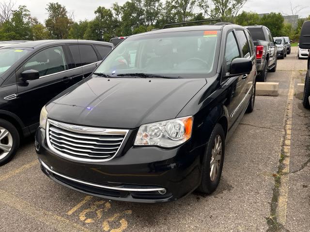 2013 Chrysler Town & Country Touring for sale in Sterling Heights, MI