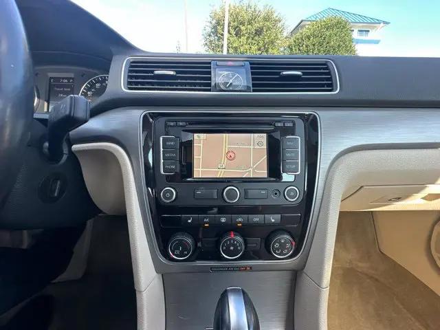 2015 Volkswagen Passat 1.8T SE