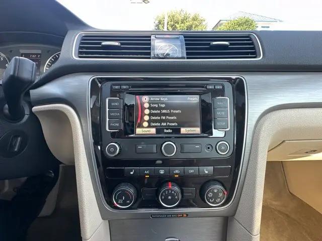 2015 Volkswagen Passat 1.8T SE
