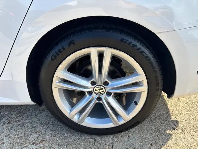 2015 Volkswagen Passat 1.8T SE