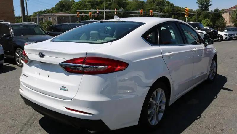 2020 Ford Fusion SE