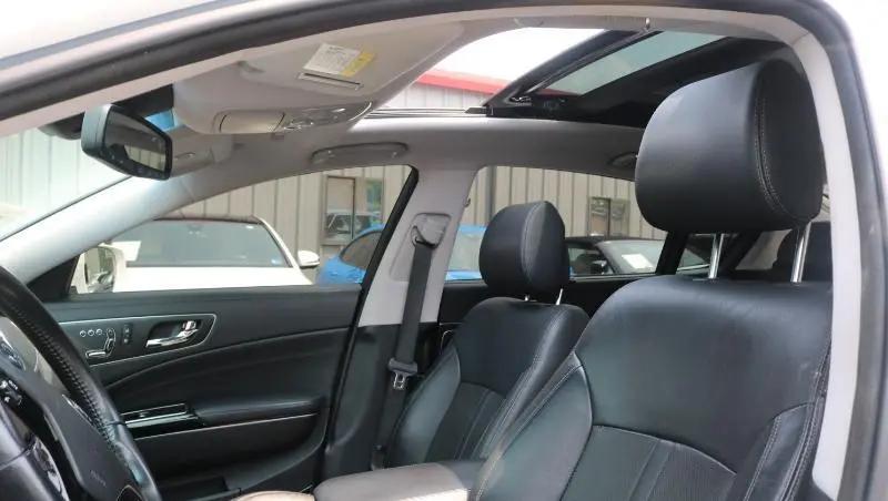 2017 Kia K900 Premium 3.8L