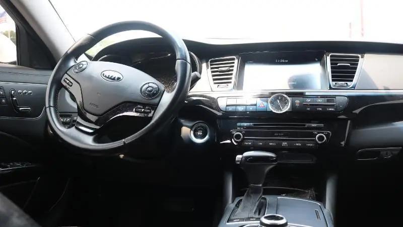 2017 Kia K900 Premium 3.8L