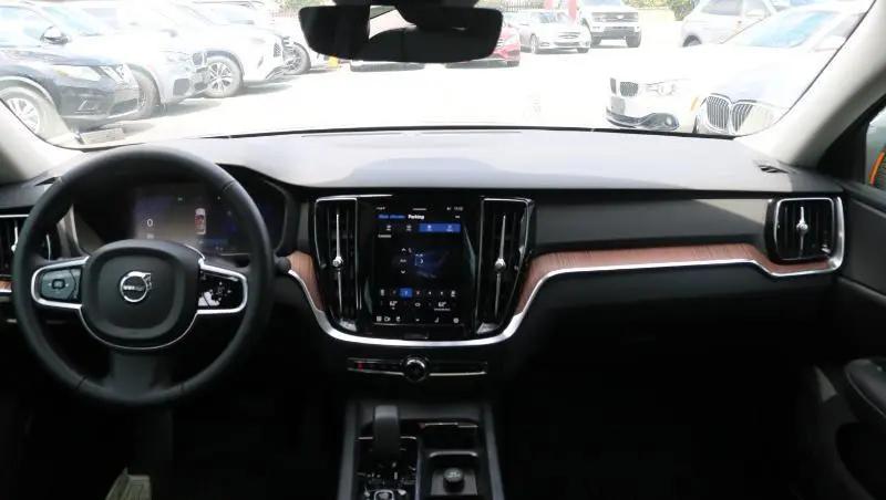 2025 Volvo S60 B5 Plus