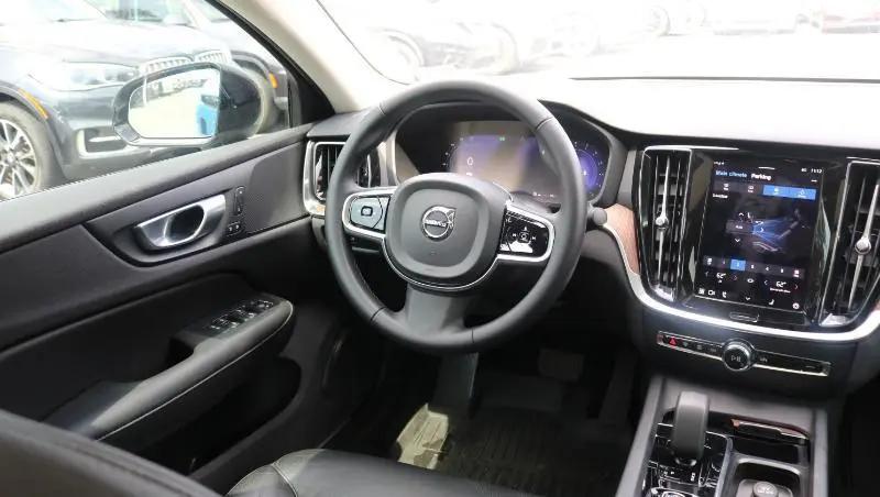 2025 Volvo S60 B5 Plus