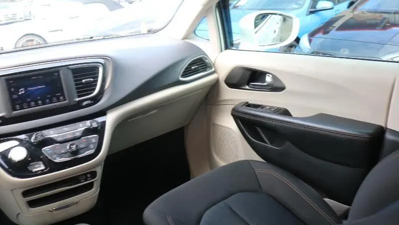 2020 Chrysler Pacifica Touring