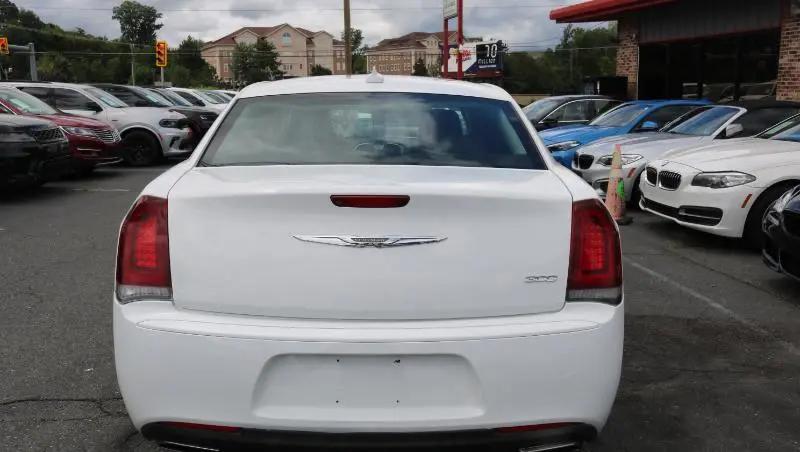 2018 Chrysler 300 Touring