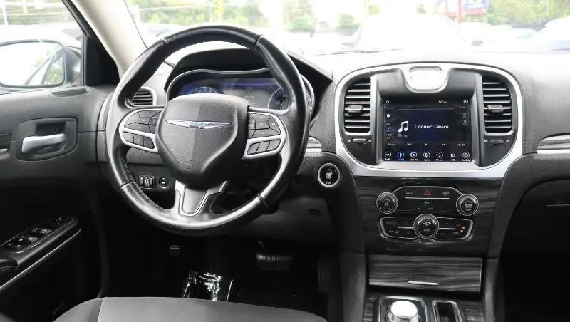 2018 Chrysler 300 Touring