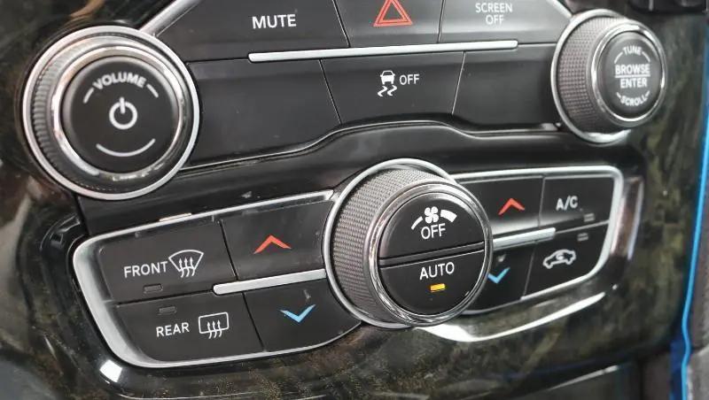 2017 Chrysler 300 C