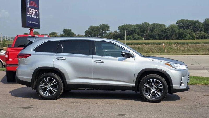 2019 Toyota Highlander LE for sale in Merrill, IA