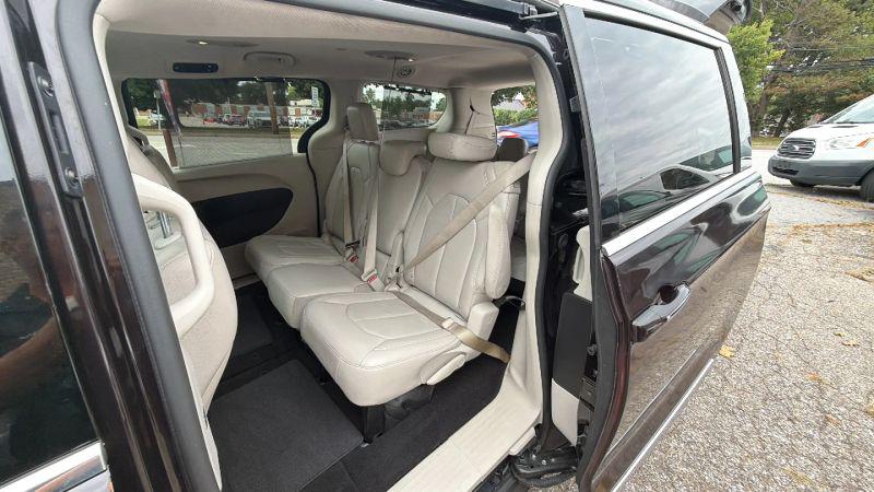 2017 Chrysler Pacifica Touring-L