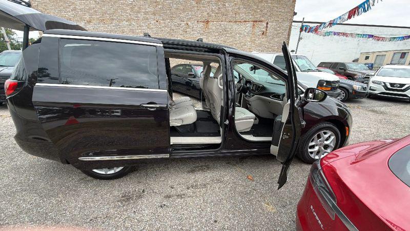 2017 Chrysler Pacifica Touring-L