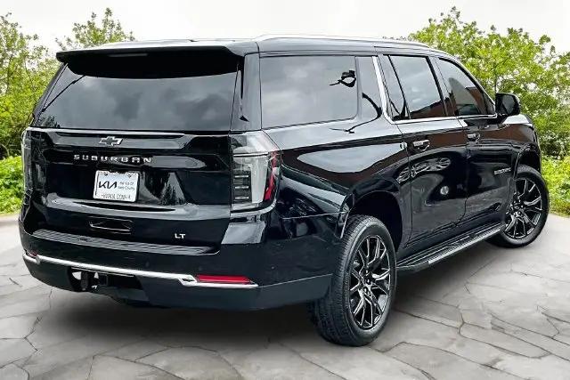 2025 Chevrolet Suburban 4WD LT