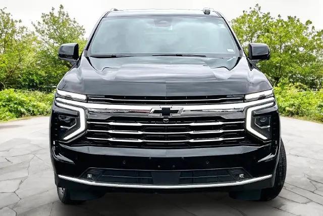 2025 Chevrolet Suburban 4WD LT