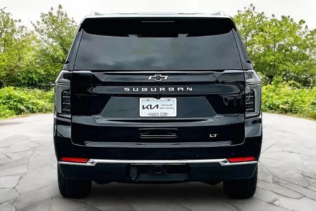 2025 Chevrolet Suburban 4WD LT