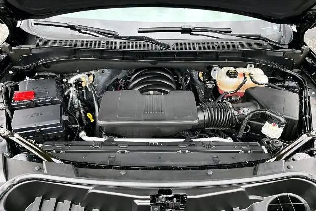 2025 Chevrolet Suburban 4WD LT