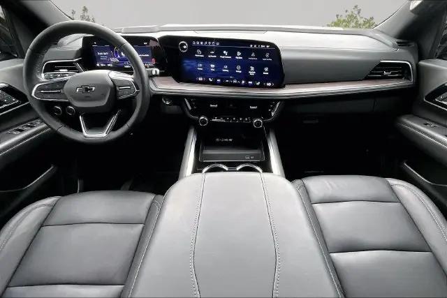 2025 Chevrolet Suburban 4WD LT