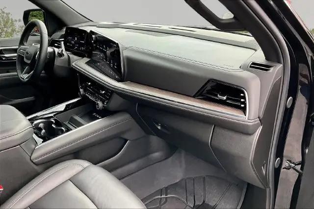 2025 Chevrolet Suburban 4WD LT