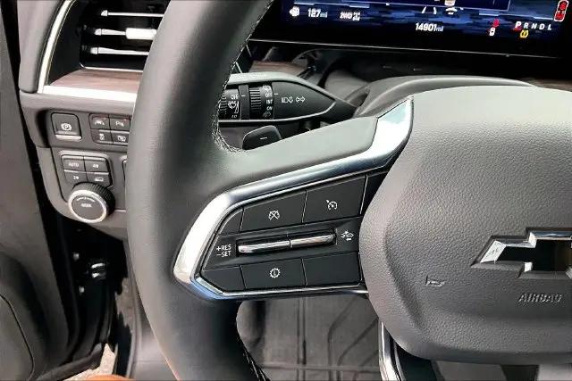 2025 Chevrolet Suburban 4WD LT