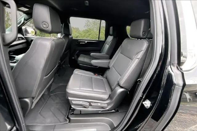 2025 Chevrolet Suburban 4WD LT