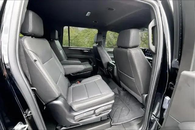 2025 Chevrolet Suburban 4WD LT