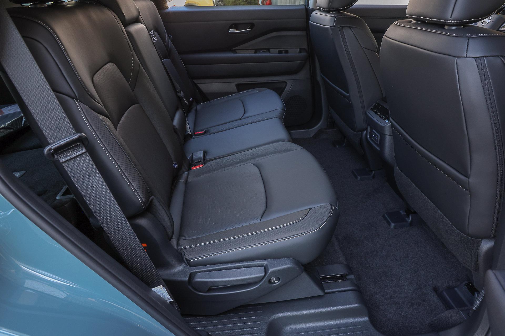 2026 Nissan Pathfinder SL - Photo 34