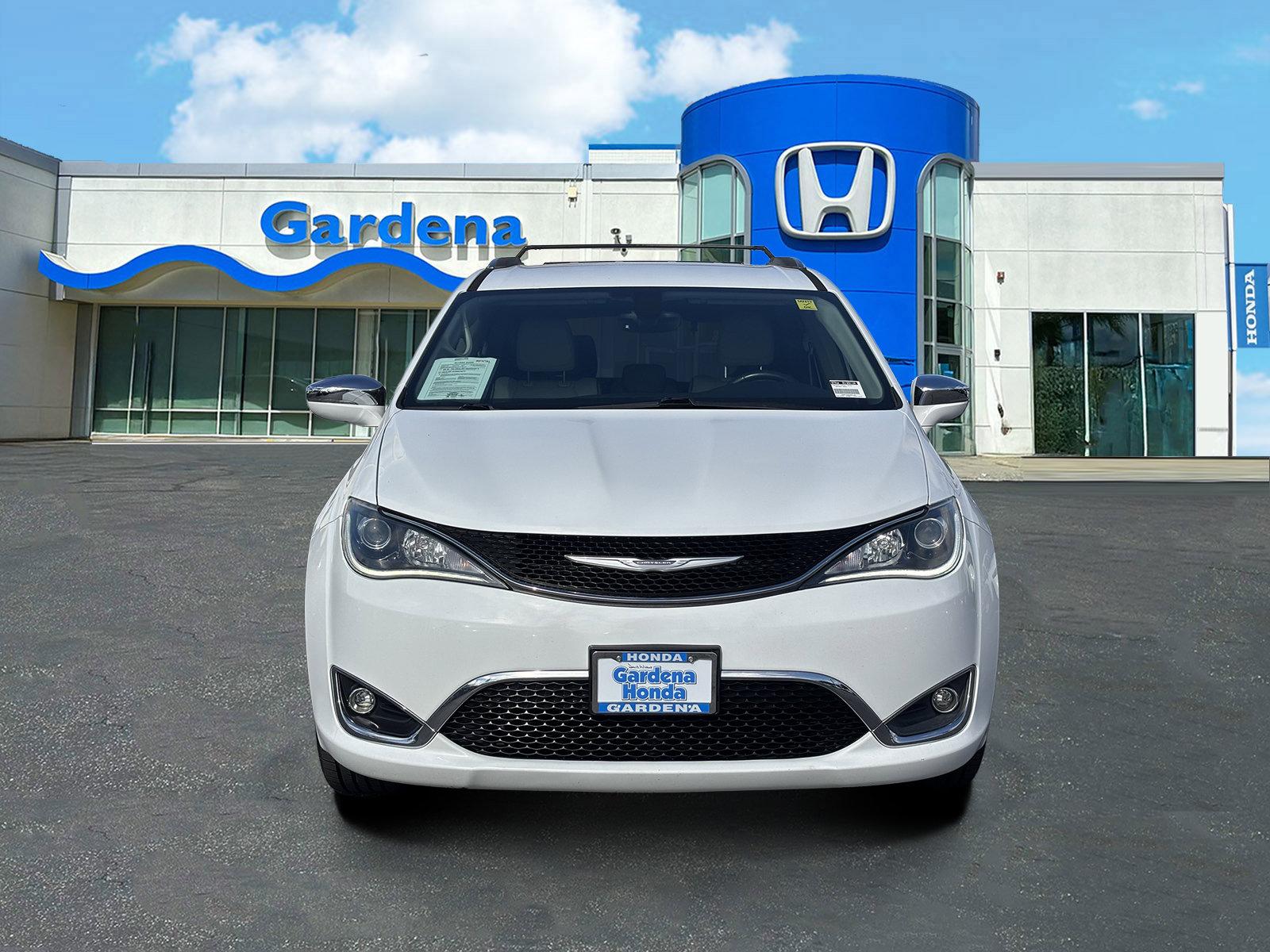 Used 2017 Chrysler Pacifica Limited with VIN 2C4RC1GG8HR851102 for sale in Gardena, CA