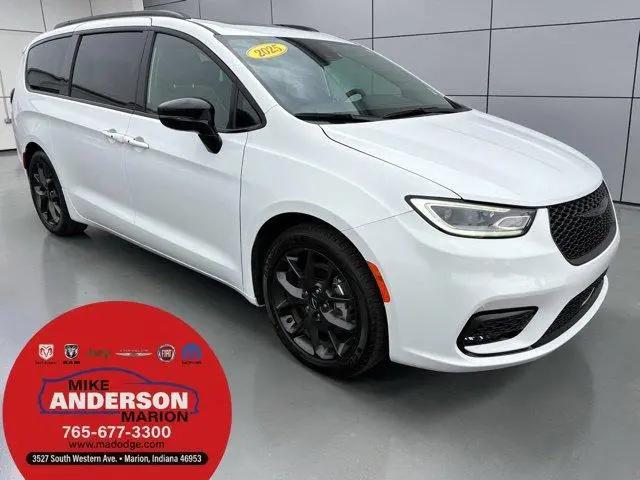 2025 Chrysler Pacifica Limited for sale in Marion, IN