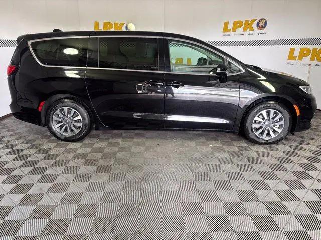 2024 Chrysler Pacifica Hybrid Select for sale in Defiance, OH