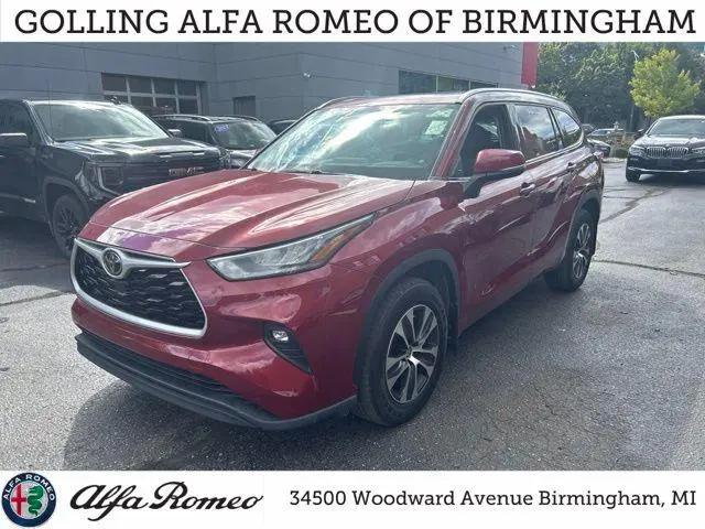 2020 Toyota Highlander XLE for sale in Birmingham, MI