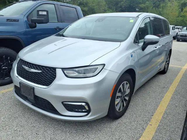2023 Chrysler Pacifica Hybrid Touring L for sale in Fenton, MO