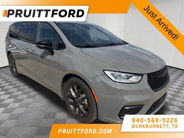 2025 Chrysler Pacifica Limited for sale in Burkburnett, TX