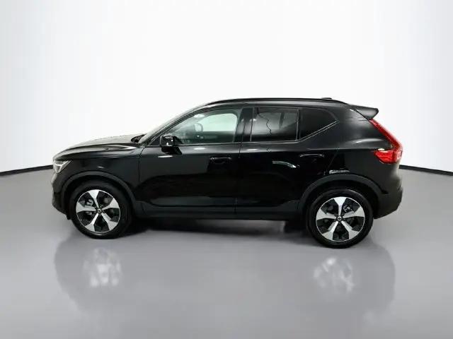 2026 Volvo XC40 Plus, B5 AWD Gas mild hybrid, Dark