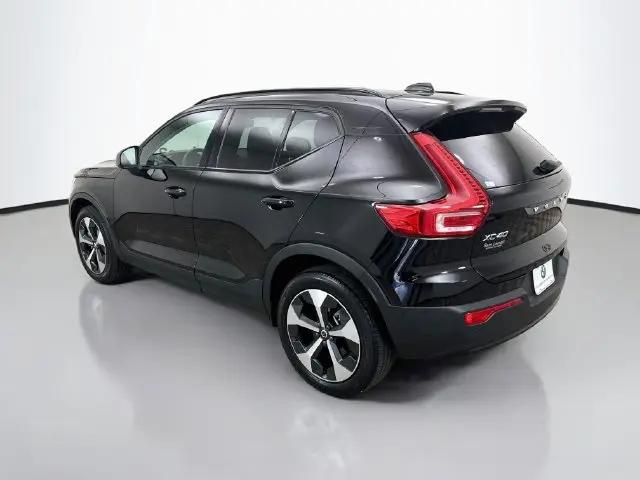 2026 Volvo XC40 Plus, B5 AWD Gas mild hybrid, Dark