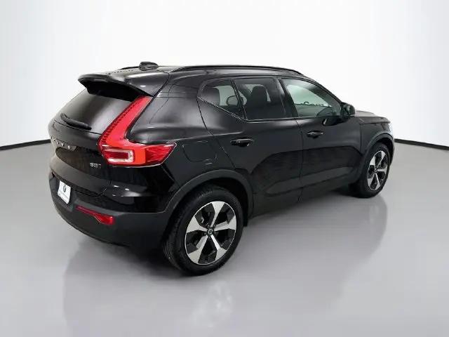 2026 Volvo XC40 Plus, B5 AWD Gas mild hybrid, Dark