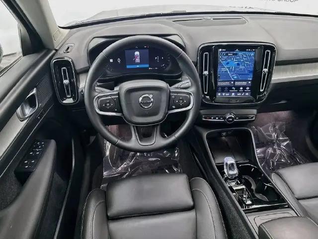 2026 Volvo XC40 Plus, B5 AWD Gas mild hybrid, Dark
