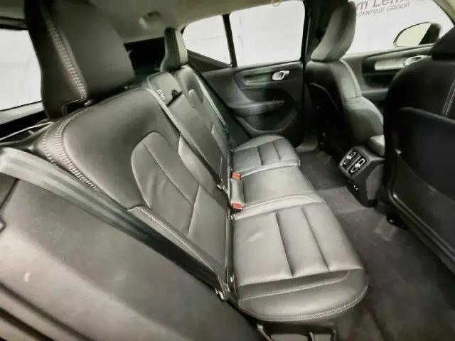 2026 Volvo XC40 Plus, B5 AWD Gas mild hybrid, Dark
