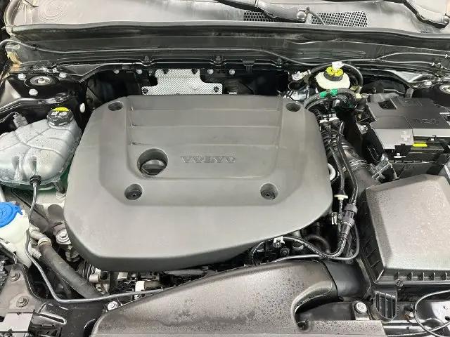 2026 Volvo XC40 Plus, B5 AWD Gas mild hybrid, Dark