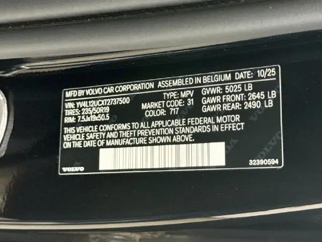 2026 Volvo XC40 Plus, B5 AWD Gas mild hybrid, Dark