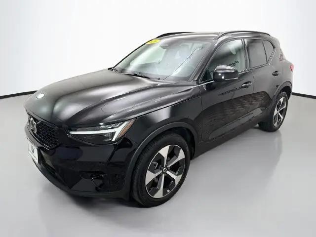 2026 Volvo XC40 Plus, B5 AWD Gas mild hybrid, Dark