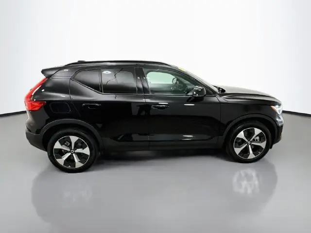 2026 Volvo XC40 Plus, B5 AWD Gas mild hybrid, Dark