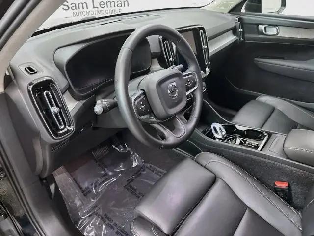 2026 Volvo XC40 Plus, B5 AWD Gas mild hybrid, Dark