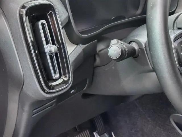 2026 Volvo XC40 Plus, B5 AWD Gas mild hybrid, Dark