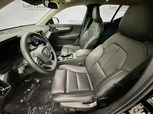 2026 Volvo XC40 Plus, B5 AWD Gas mild hybrid, Dark