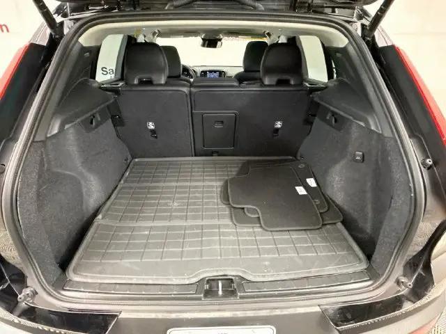 2026 Volvo XC40 Plus, B5 AWD Gas mild hybrid, Dark