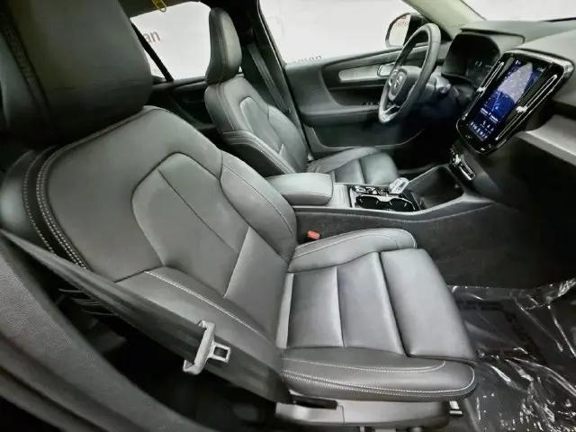 2026 Volvo XC40 Plus, B5 AWD Gas mild hybrid, Dark