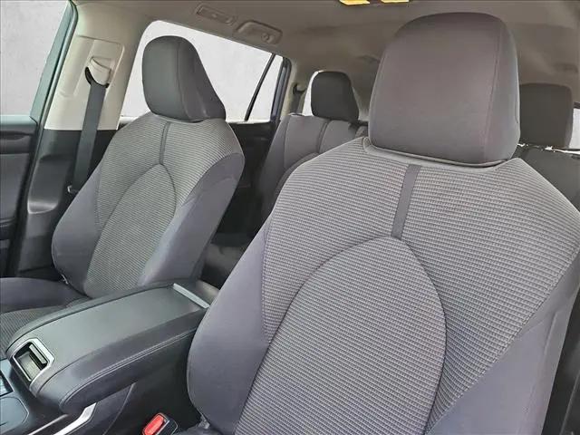 2020 Toyota Highlander LE