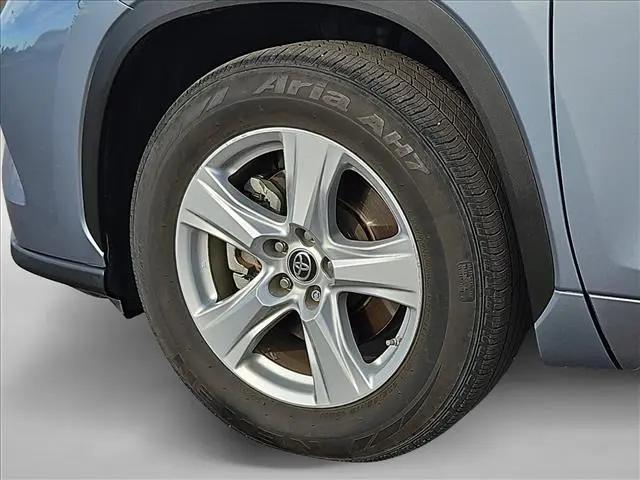 2020 Toyota Highlander LE