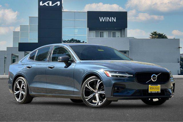 2024 Volvo S60 B5 Core Dark Theme