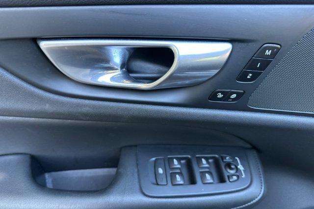 2024 Volvo S60 B5 Core Dark Theme